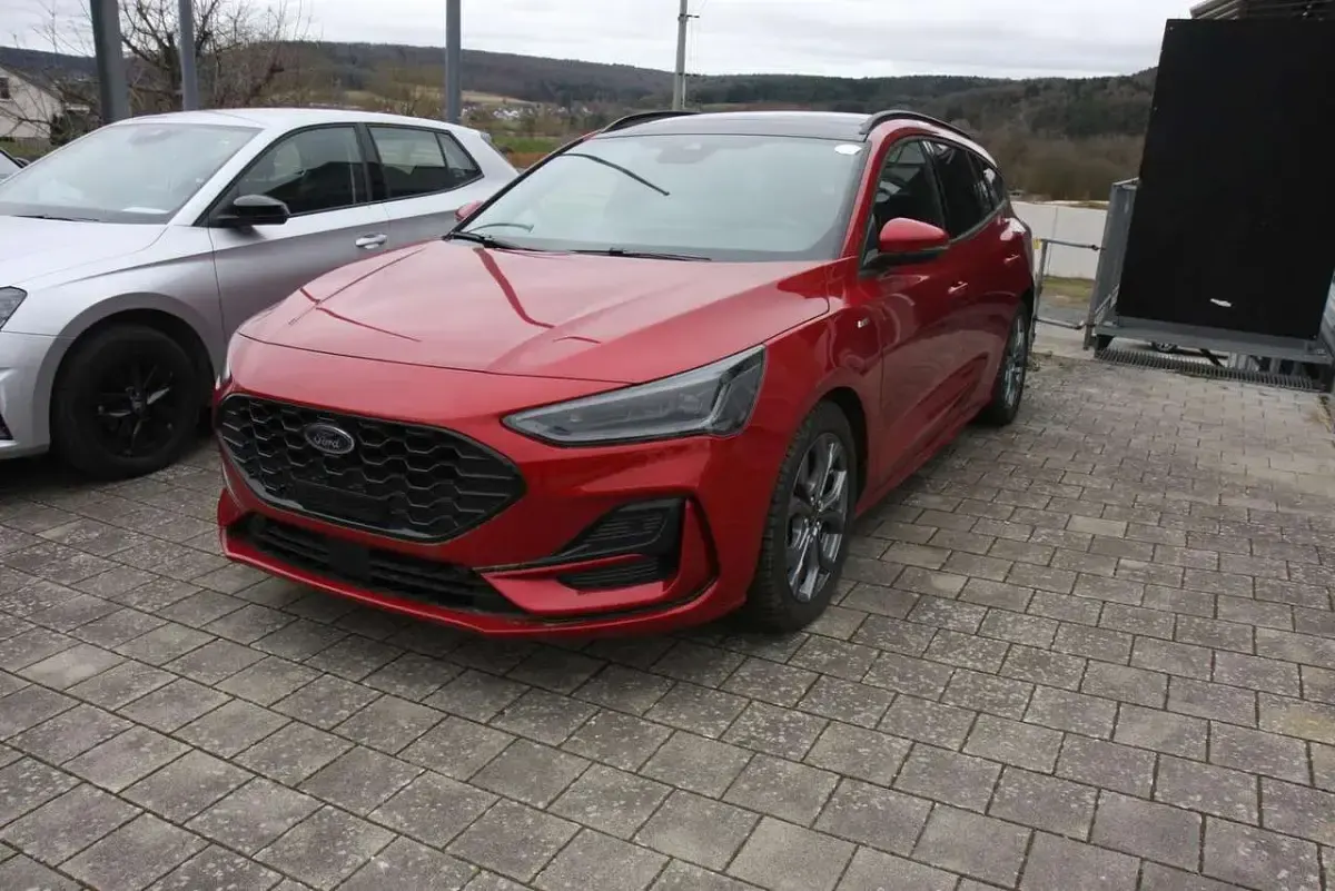 Usado Ford Focus ST-Line X 155 CV (114 kW) 2024 Rojo Familiar