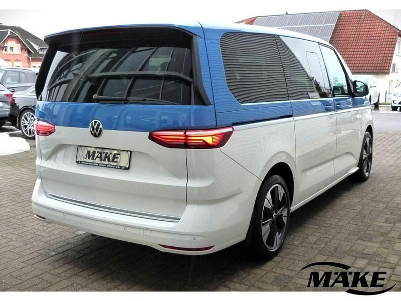 Gebraucht VW Multivan Style 150 PS (110 kW) 2023 Weiß / blau Van