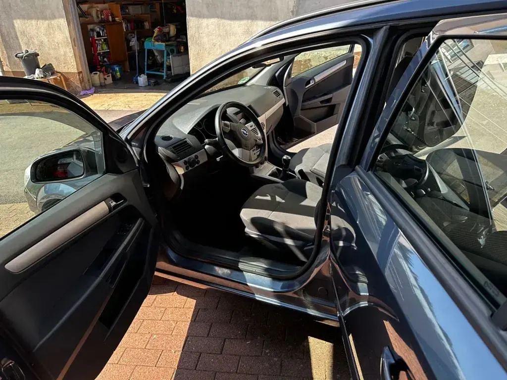 Gebraucht Opel Astra 116 PS (85 kW) 2008 Grau Limousine