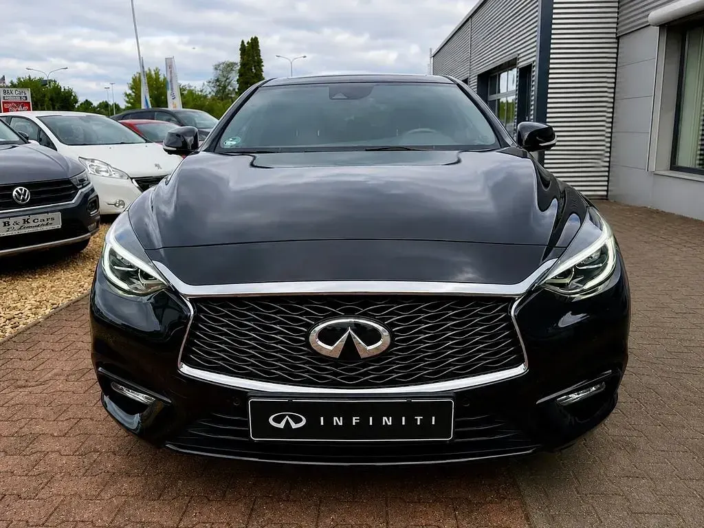 Gebraucht Infiniti Q30 Luxe 156 PS (114 kW) 2020 Schwarz Limousine