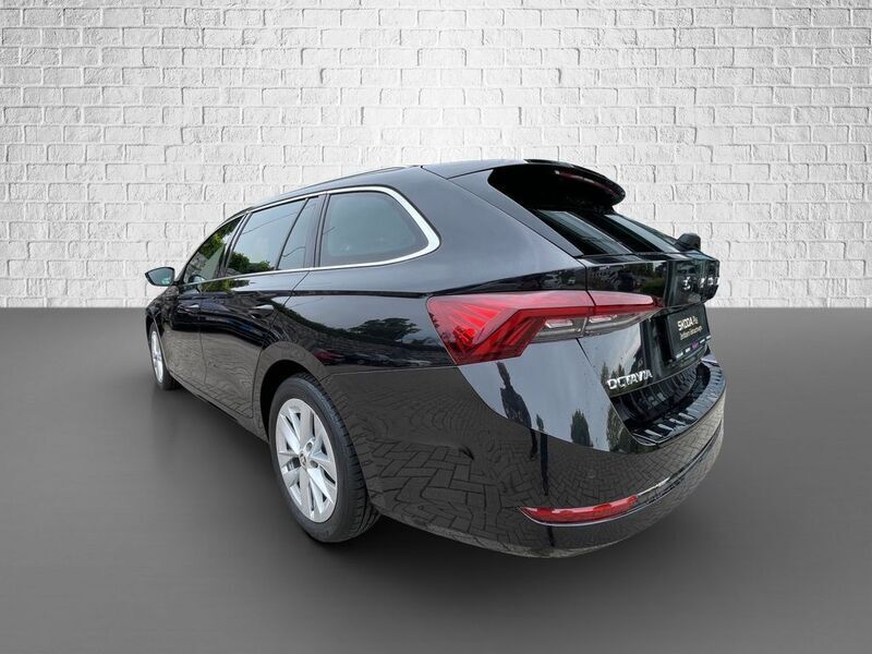 Gebraucht Skoda Octavia Style 150 PS (110 kW) 2022 Blackmagic perleffekt Kombi