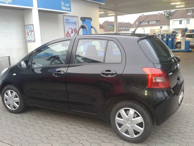 Schwarz Gebraucht 2008 Toyota Yaris Limousine | 5.000 € (Etwas zu teuer) - Bild 1/4