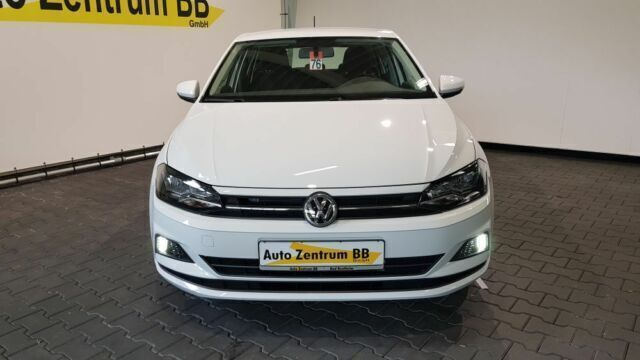 Gebraucht VW Polo Comfortline 95 PS (69 kW) 2018 Weiß Kleinwagen