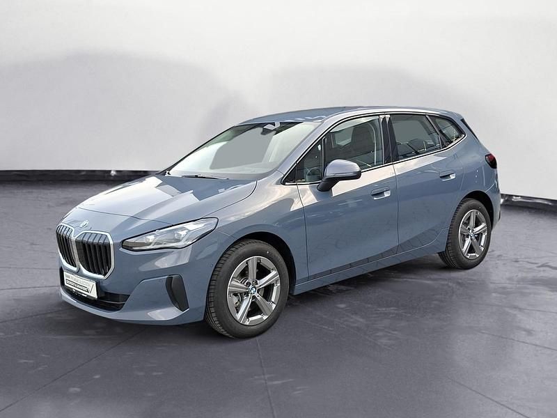 Gebraucht BMW 220 Active Tourer 156 PS (114 kW) 2025 Grau Van / Kleinbus