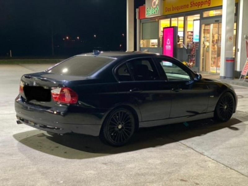 Schwarz Gebraucht 2005 BMW 320 Limousine | 2.450 € (Guter Preis) - Bild 1/4