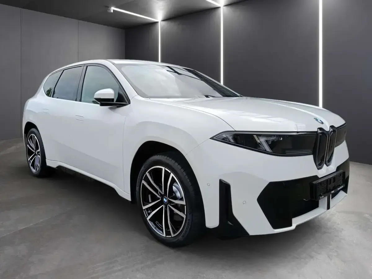 Neu BMW iX3 M Sport 235 kW (320 PS) 2026 Alpinweiß uni SUV