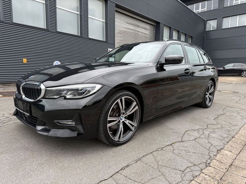 Schwarz Gebraucht 2021 BMW 320 Sport Line Kombi | 26.900 € (Etwas zu teuer) - Bild 1/4