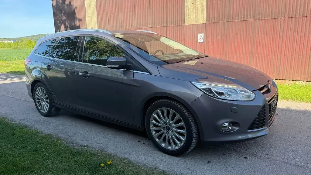 Brugt Ford Focus Titanium 125 HK (91 kW) 2012 Brun Sedan