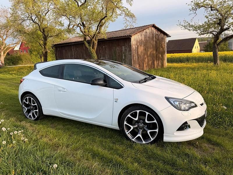 Gebraucht Opel Astra GTC OPC 200 PS (147 kW) 2015 Weiß Limousine