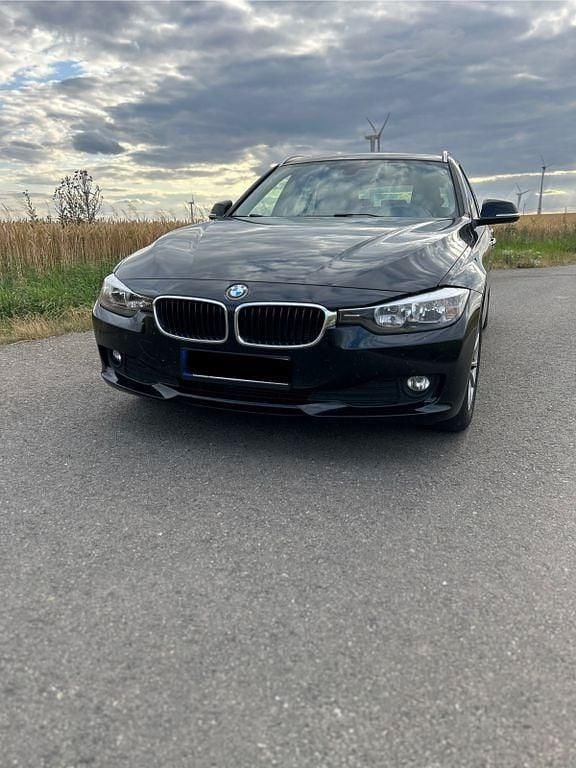Schwarz Gebraucht 2014 BMW 316 Sport Line Kombi | 10.500 € (Fairer Preis) - Bild 1/4