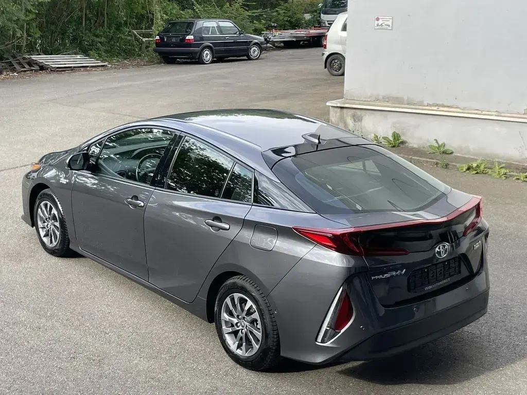 Gebraucht Toyota Prius Comfort 98 PS (72 kW) 2021 Grau Kleinwagen