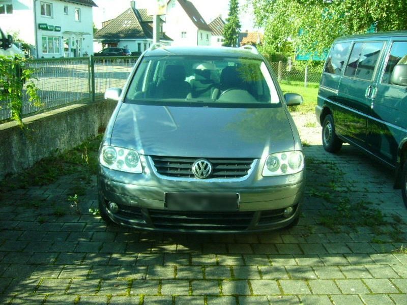 Grau Gebraucht 2006 VW Touran Van / Kleinbus | 2.950 € (Etwas zu teuer) - Bild 1/4
