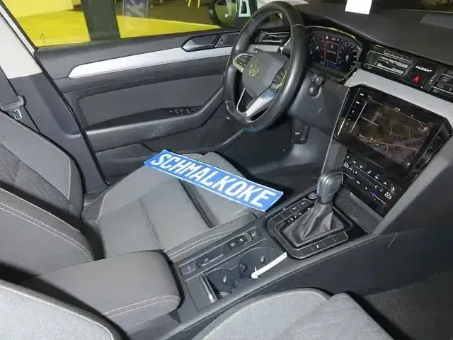 Gebraucht VW Passat Business 150 PS (110 kW) 2024 Gletscherweiß Kombi