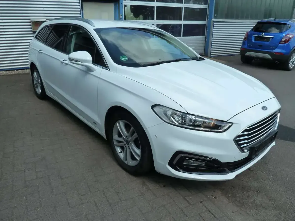 Gebraucht Ford Mondeo Titanium 190 PS (139 kW) 2019 Frostweiß Kombi