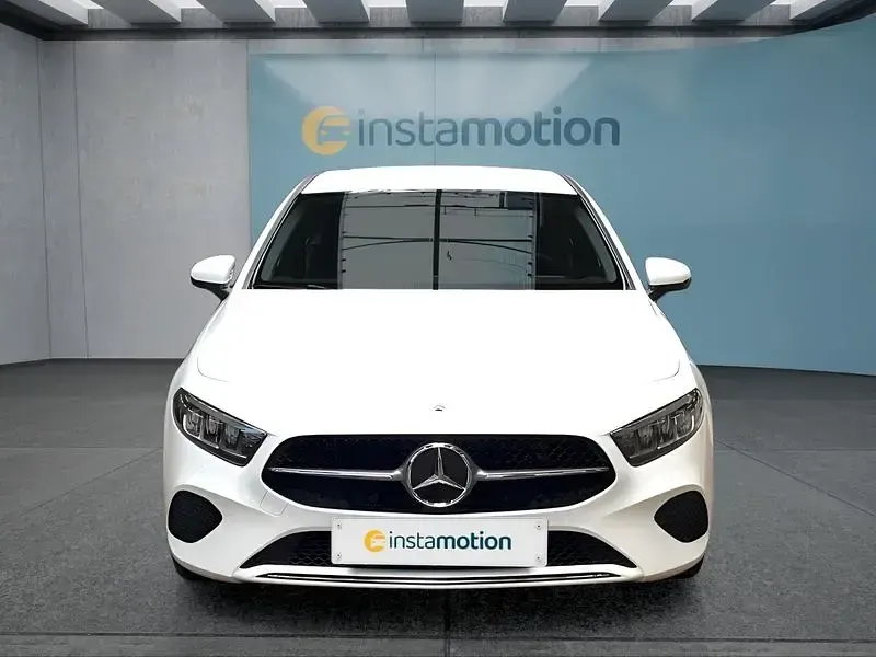 Gebraucht Mercedes A200 163 PS (119 kW) 2025 Weiß Limousine