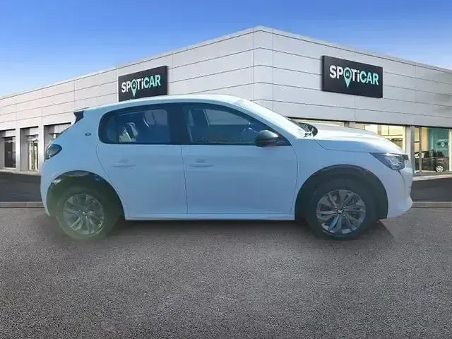 Gebraucht Peugeot e-208 Active 100 kW (136 PS) 2022 Weiß Kleinwagen