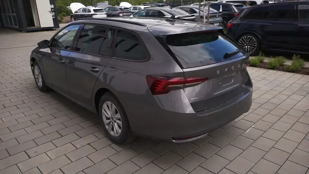 Gebraucht Skoda Octavia Business Line 150 PS (110 kW) 2025 Grau Kombi