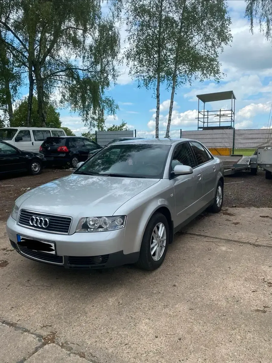 Używany Audi A4 130 KM (95 kW) 2001 Srebrny Sedan/Limuzyna
