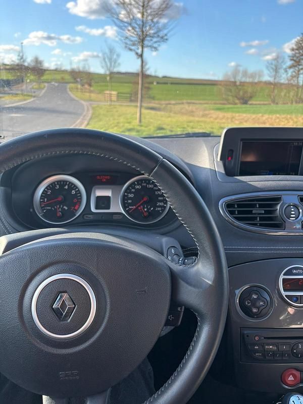 Gebraucht Renault Clio III 103 PS (75 kW) 2011 Schwarz Kleinwagen