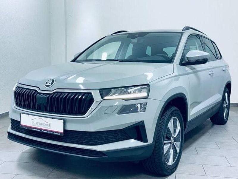 Seda steel/steel grau Gebraucht 2022 Skoda Karoq Ambition SUV | 23.880 € (Guter Preis) - Bild 1/4