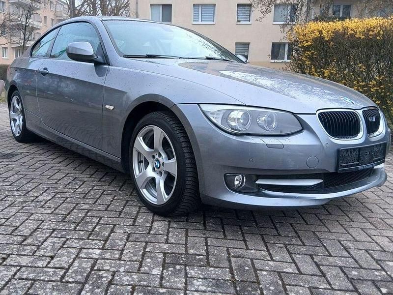 Gebraucht BMW 320 Comfort Edition 170 PS (125 kW) 2011 Grau Coupé
