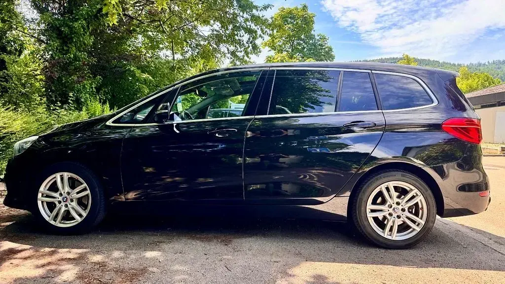 Gebraucht BMW 218 Gran Tourer Sport Line 150 PS (110 kW) 2018 Schwarz Van / Kleinbus