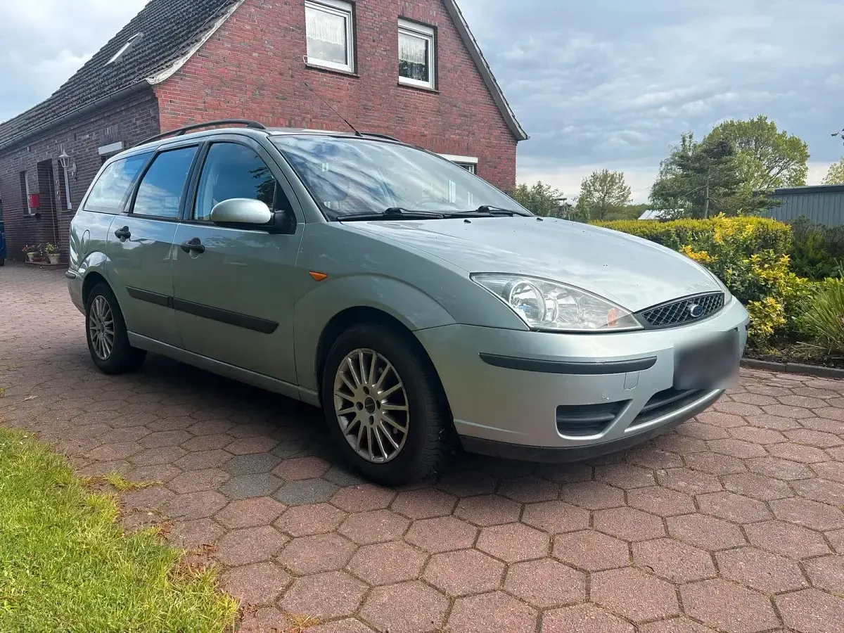 Usado Ford Focus 101 CV (74 kW) 2004 Plateado Familiar