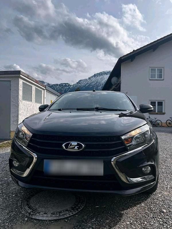 Second-hand Lada Vesta 106 CP (77 kW) 2017 Negru Berlinǎ