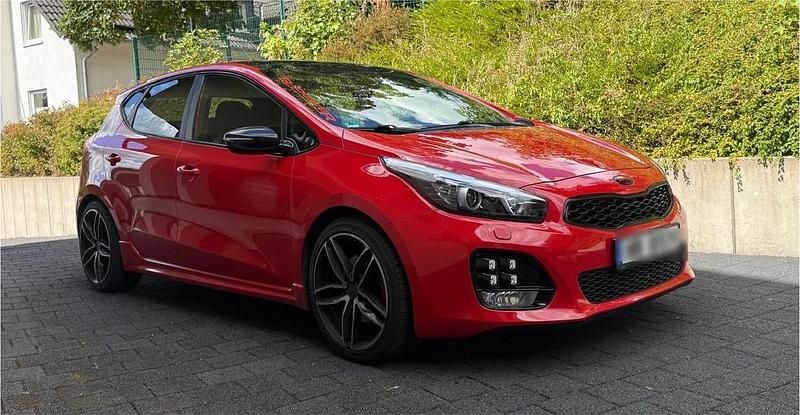 Rot Gebraucht 2016 Kia Ceed GT Limousine | 9.000 € (Fairer Preis) - Bild 1/4