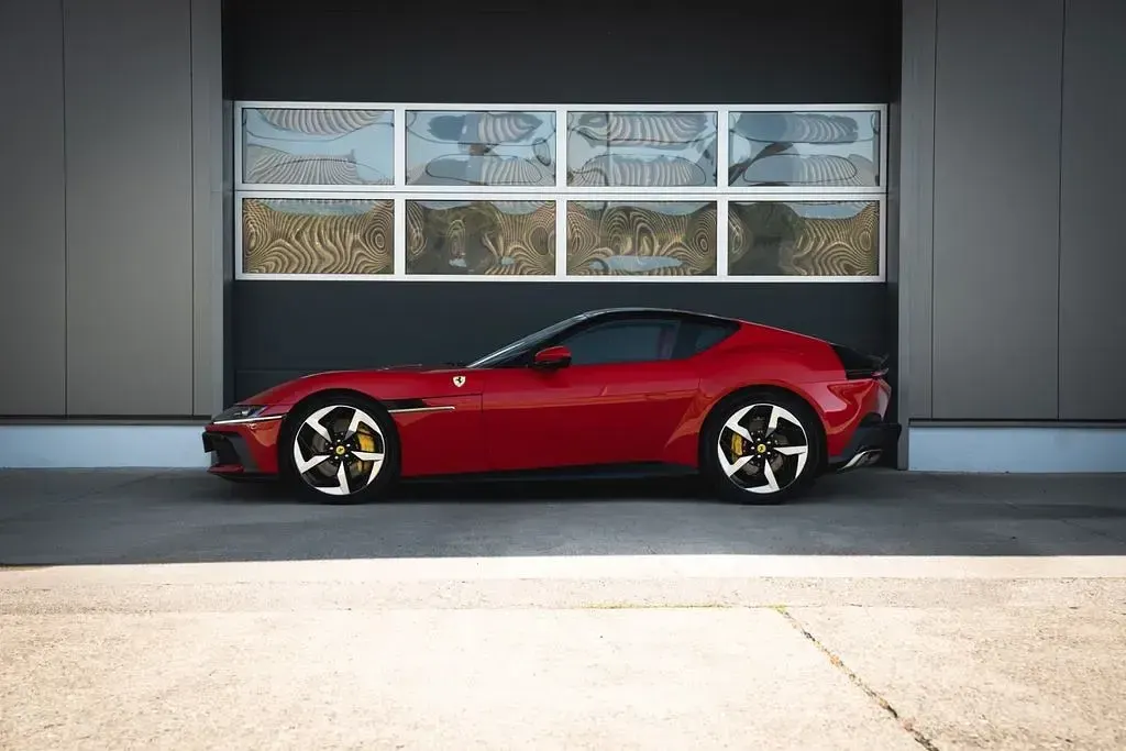 Gebraucht Ferrari 12 Cilindri 829 PS (609 kW) 2025 Rot