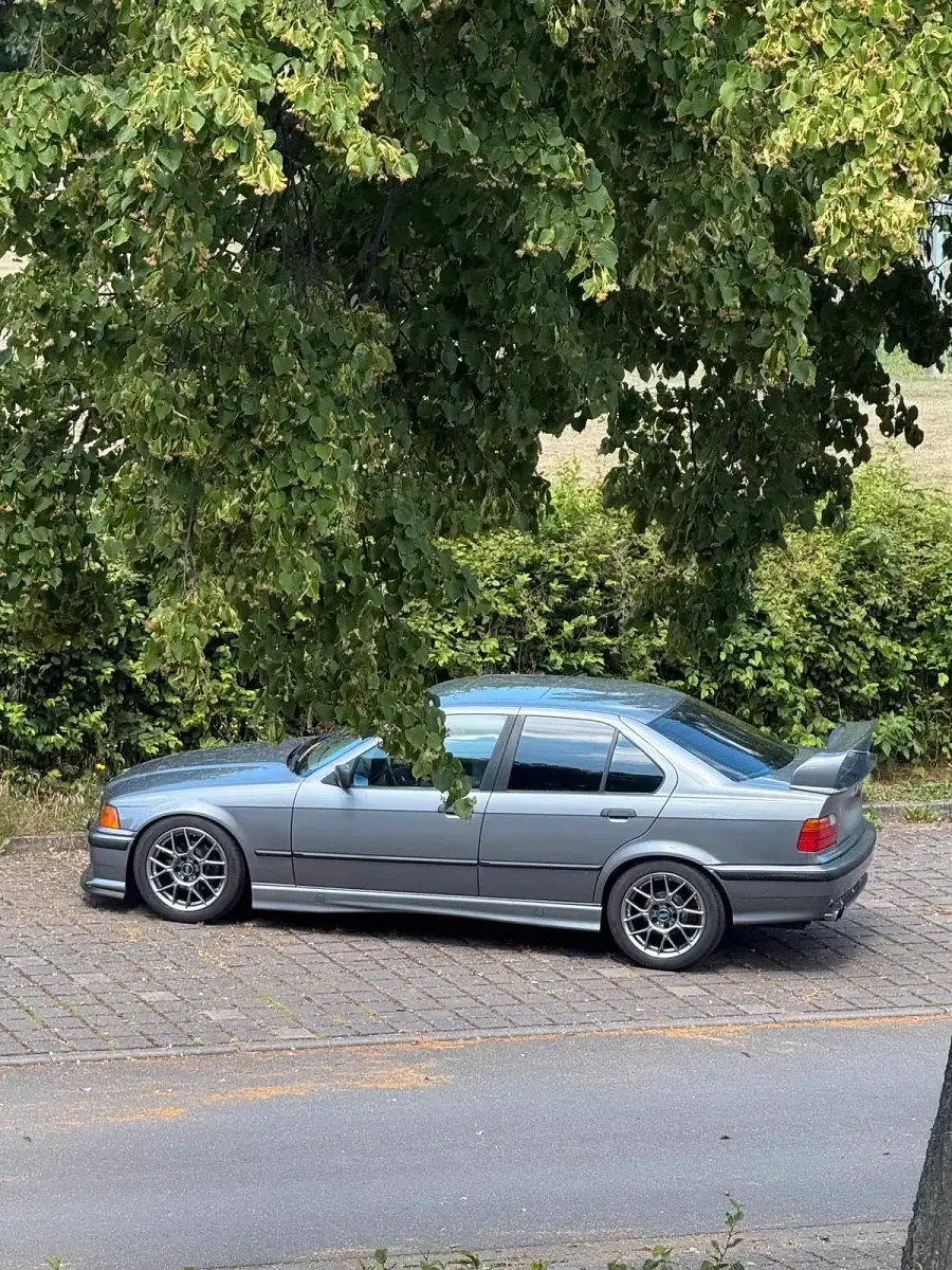 Gebraucht BMW 318 Sport Line 113 PS (83 kW) 1991 Grau Limousine