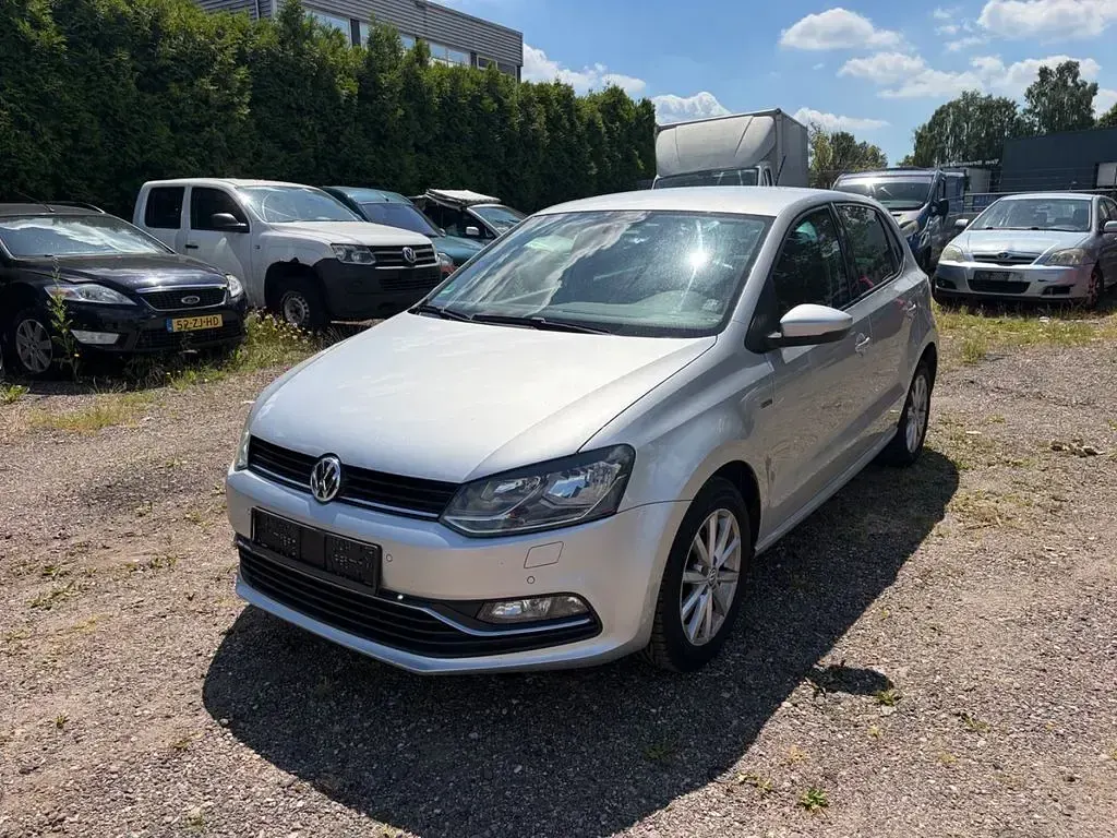 Gebraucht VW Polo LOUNGE 90 PS (66 kW) 2015 Silber Limousine