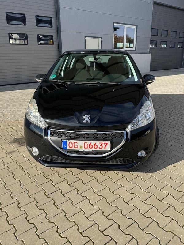 Gebraucht Peugeot 208 Active 97 PS (71 kW) 2012 Kleinwagen
