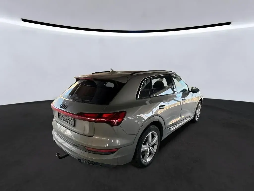 Używany Audi e-tron S-Line 300 kW (408 KM) 2022 Szary SUV