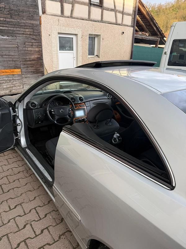 Gebraucht Mercedes CLK240 171 PS (125 kW) 2002 Silber Coupé