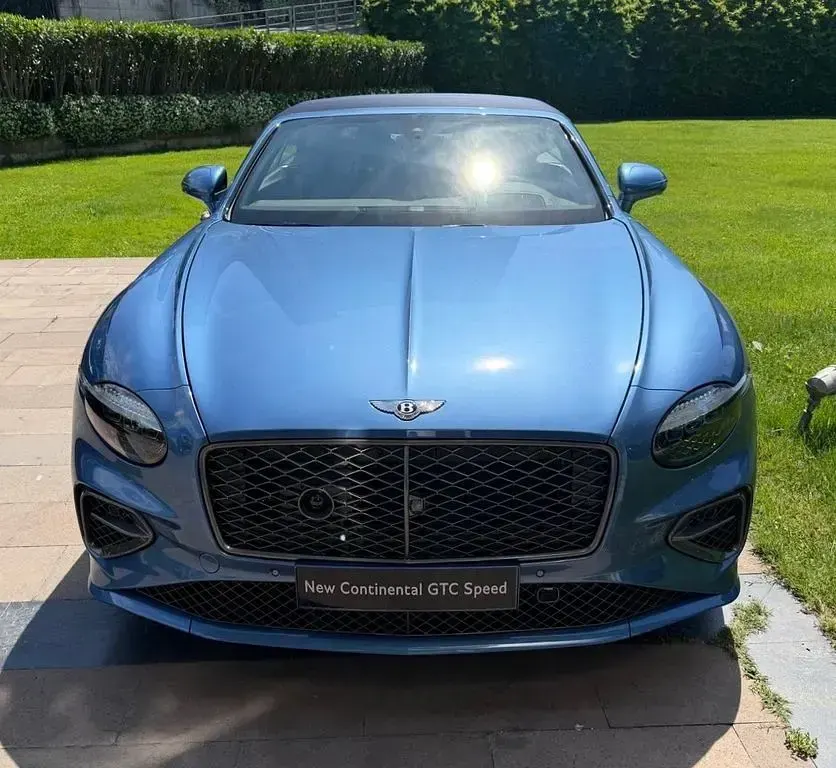 Neu Bentley Continental Mulliner 782 PS (575 kW) 2026 Blau Cabrio