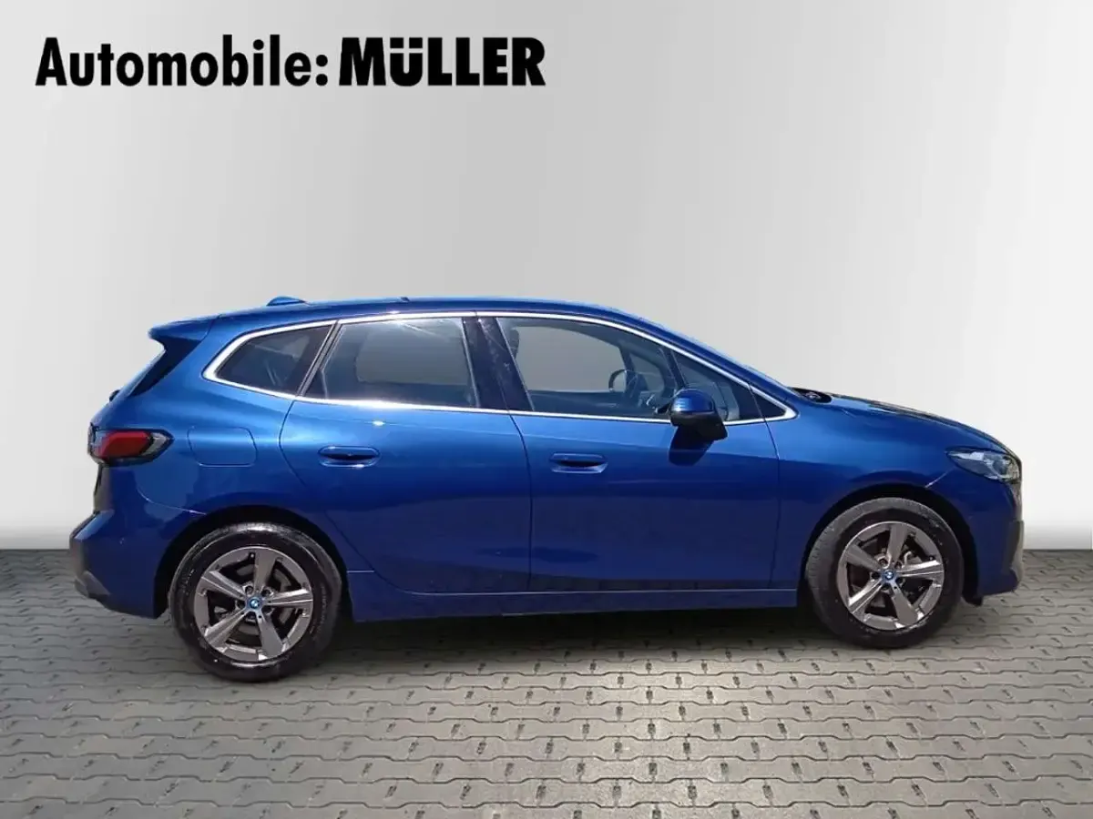 Gebraucht BMW 225 Active Tourer Sport Line 136 PS (100 kW) 2023 Phytonicblau metallic Van / Kleinbus