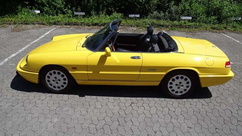 Gelb Gebraucht 1992 Alfa Romeo Spider Cabrio | 16.450 € - Bild 1/4