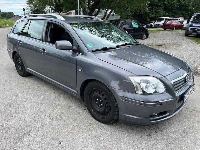 Grau Gebraucht 2003 Toyota Avensis Kombi | 1.699 € (Fairer Preis) - Bild 1/4