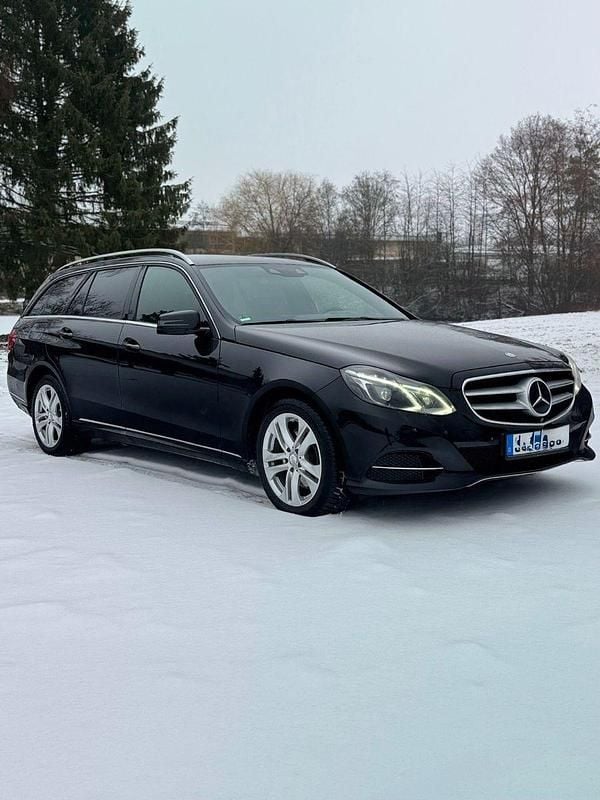 Schwarz Gebraucht 2015 Mercedes E350 Avantgarde Kombi | 11.195 € (Superpreis) - Bild 1/4