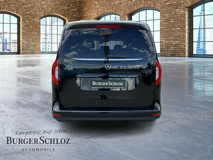 Gebraucht Mercedes T180 Progressive 130 PS (95 kW) 2025 Loparitschwarz metallic Van / Kleinbus