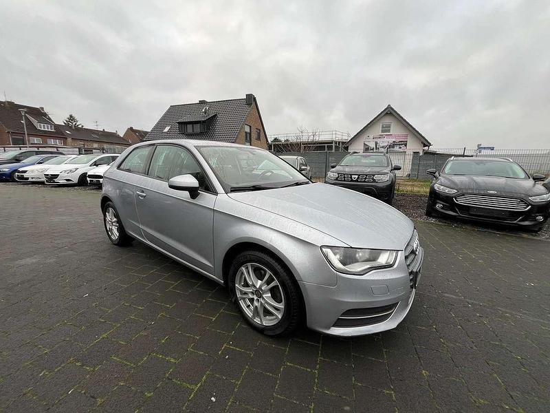 Florettsilber Gebraucht 2015 Audi A3 Attraction Kleinwagen | 7.750 € (Guter Preis) - Bild 1/4