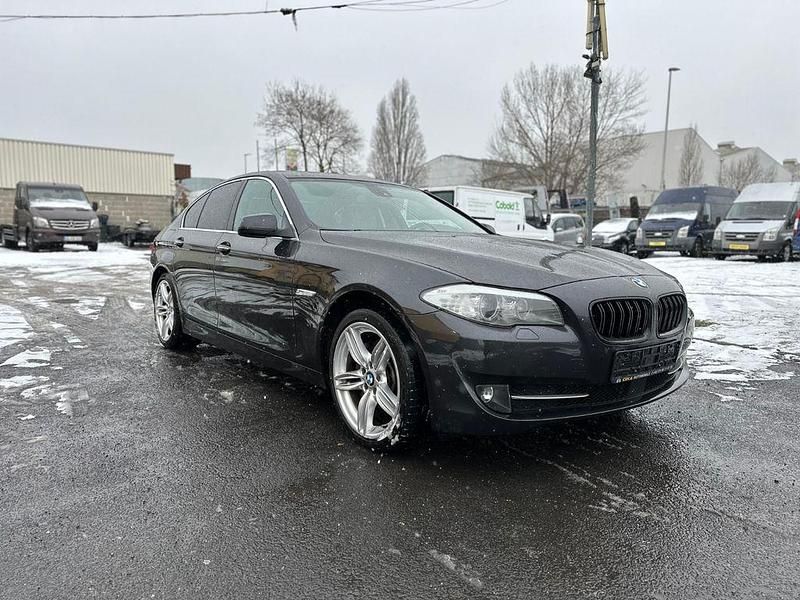 Gebraucht BMW 530 Sport Line 258 PS (189 kW) 2012 Braun Limousine