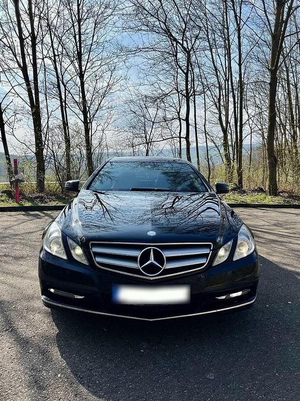 Gebraucht Mercedes E220 170 PS (125 kW) 2013 Schwarz Coupé