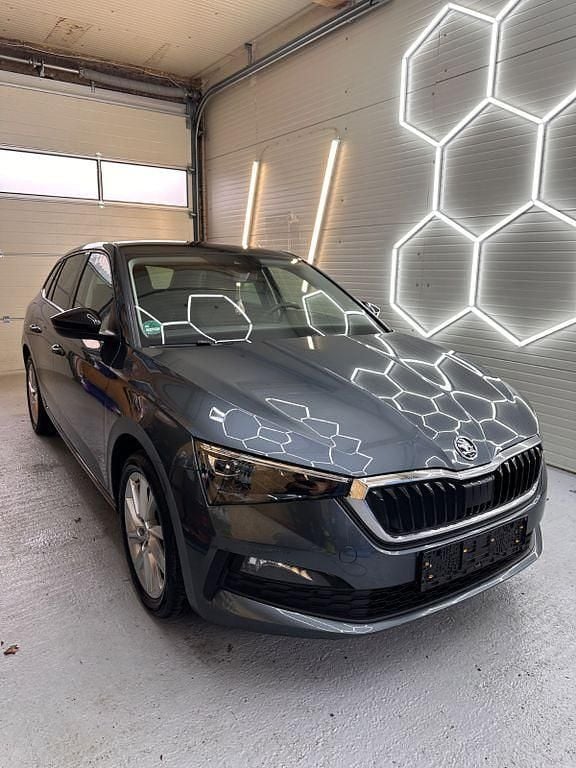 Grau Gebraucht 2019 Skoda Scala Style Kleinwagen | 15.700 € (Guter Preis) - Bild 1/4
