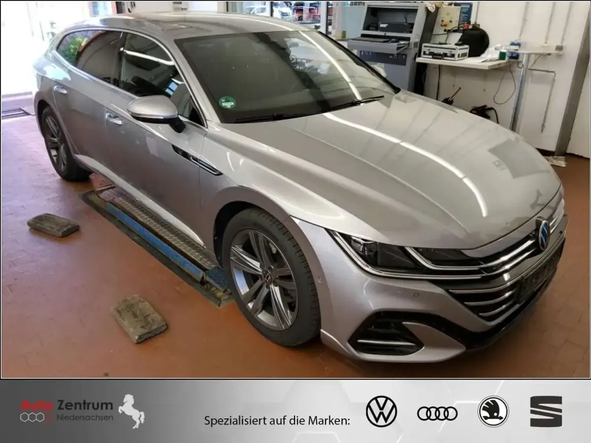 Gebraucht VW Arteon R-line 190 PS (139 kW) 2023 Pyrite silver metallic Kombi