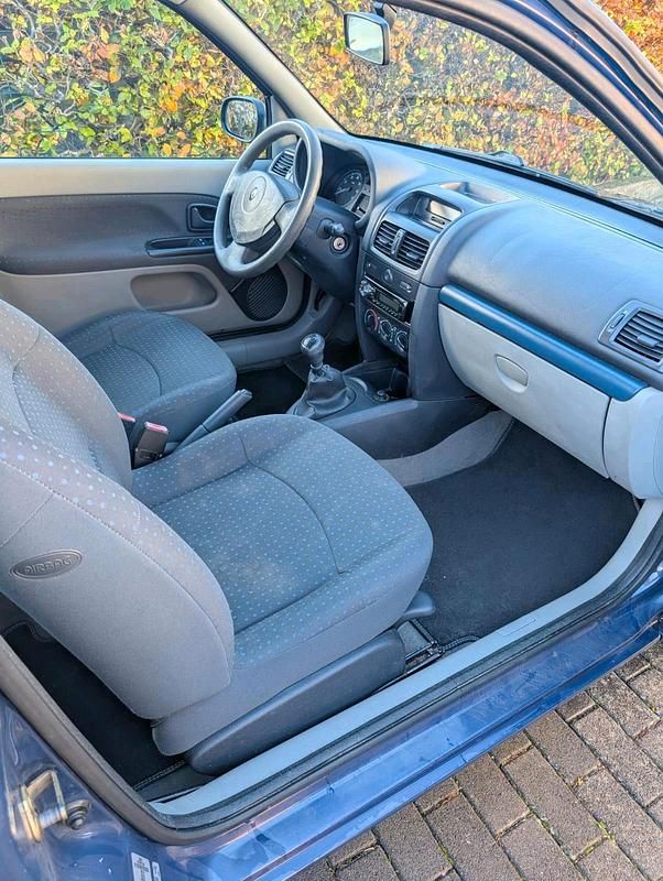 Gebraucht Renault Clio II 60 PS (44 kW) 2004 Blau Kleinwagen