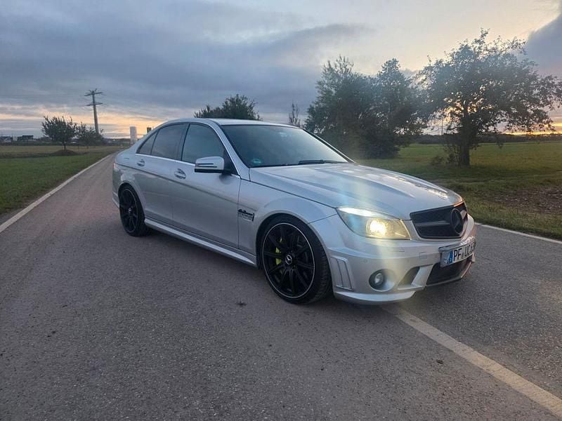 Silber Gebraucht 2008 Mercedes C63 AMG AMG Limousine | 42.000 € - Bild 1/4