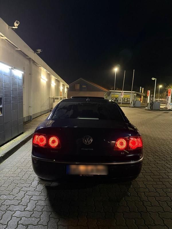 Gebraucht VW Phaeton 232 PS (170 kW) 2008 Blau Limousine