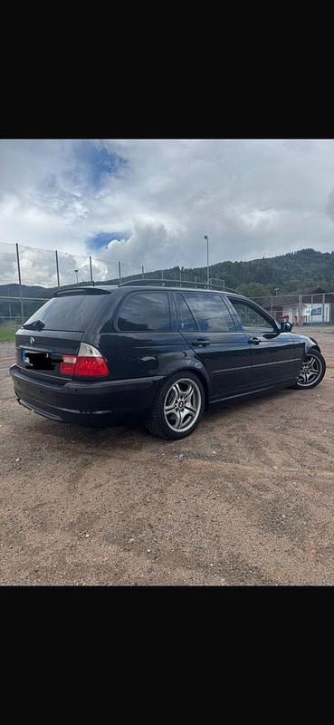 Schwarz Gebraucht 2004 BMW 325 Sport Line Kombi | 3.499 € (Guter Preis) - Bild 1/4
